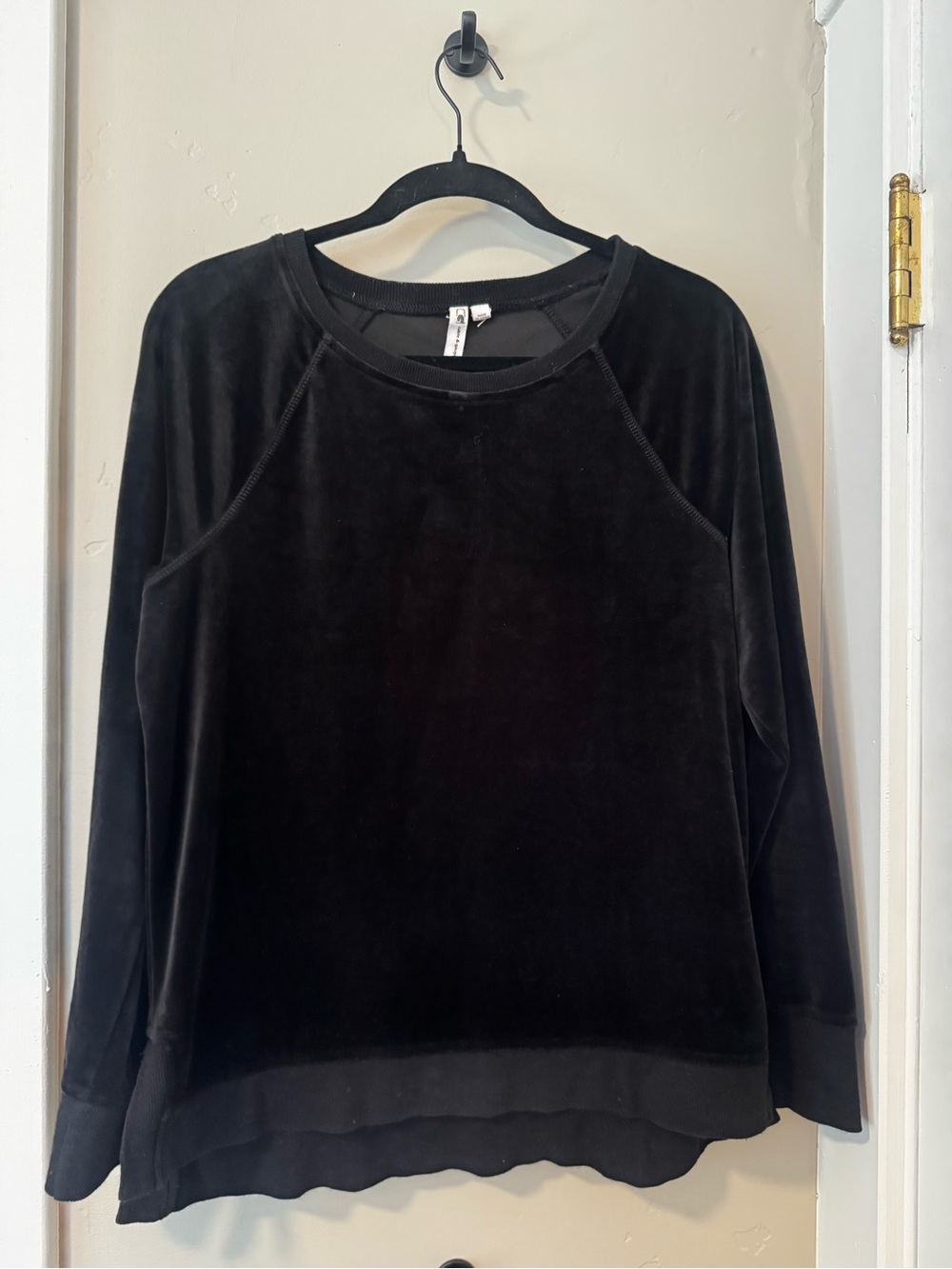 Black Women's Velvet Pullover Long-Sleeve Top